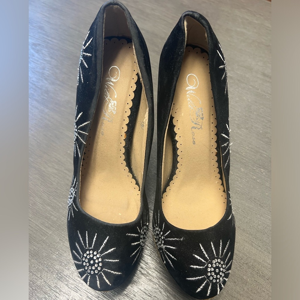 Wild Rose black velvet w rhinestone stiletto heels. Size 6
